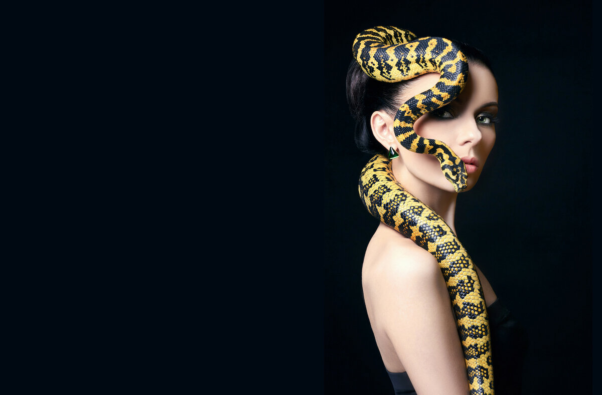 Понять, обманывает ли девушка, очень непросто. Фото используется по стандартной лицензии shutterstock для сайта © loveffect.ru и канала "Эффект любви".