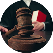 Напомним, что банкротство предусматривает освобождение от долгов для физического лица взамен на имущество (при его наличии), которое реализуется в ходе процедуры банкротства (реализации имущества гражданина). Неприкосновенными являются одежда, личные вещи, предметы домашнего обихода и единственное жилье за исключением ипотеки. Машина, вторая квартира, гараж, мотоцикл и т.п. «уйдут с молотка» при банкротстве. Некоторые потенциальные банкроты не хотят расставаться со своим имуществом, а желают получить списание долгов с сохранением имущества, для чего переоформляют его на друзей, близких родственников, либо вовсе продают его посторонним людям за бесценок со словами: «так не доставайся ж ты никому!». Для того, чтобы такими действиями не нарушались интересы кредиторов, закон о банкротстве и Гражданский кодекс РФ предусматривают возможность оспаривания сделок, совершенных за 3 года до банкротства. В некоторых случаях могут быть «оспорены сделки» (применены последствия недействительных сделок), совершенные 10 лет назад.