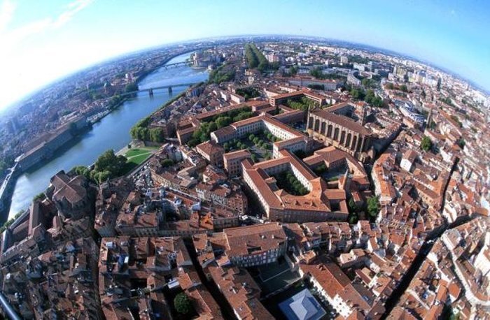 исторический центр во французской Тулузе