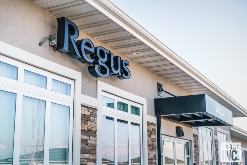 Чтобы лучше понимать масштаб: IWG, а тогда ещё Regus, была основана 30 лет назад, а WeWork появилась спустя 21 год, в 2010. За девять лет практически догнать крупнейшего и старейшего игрока рынка — это серьёзное заявление. Поможет ли модель франшизы помочь IWG предотвратить конкуренцию со стороны WeWork?