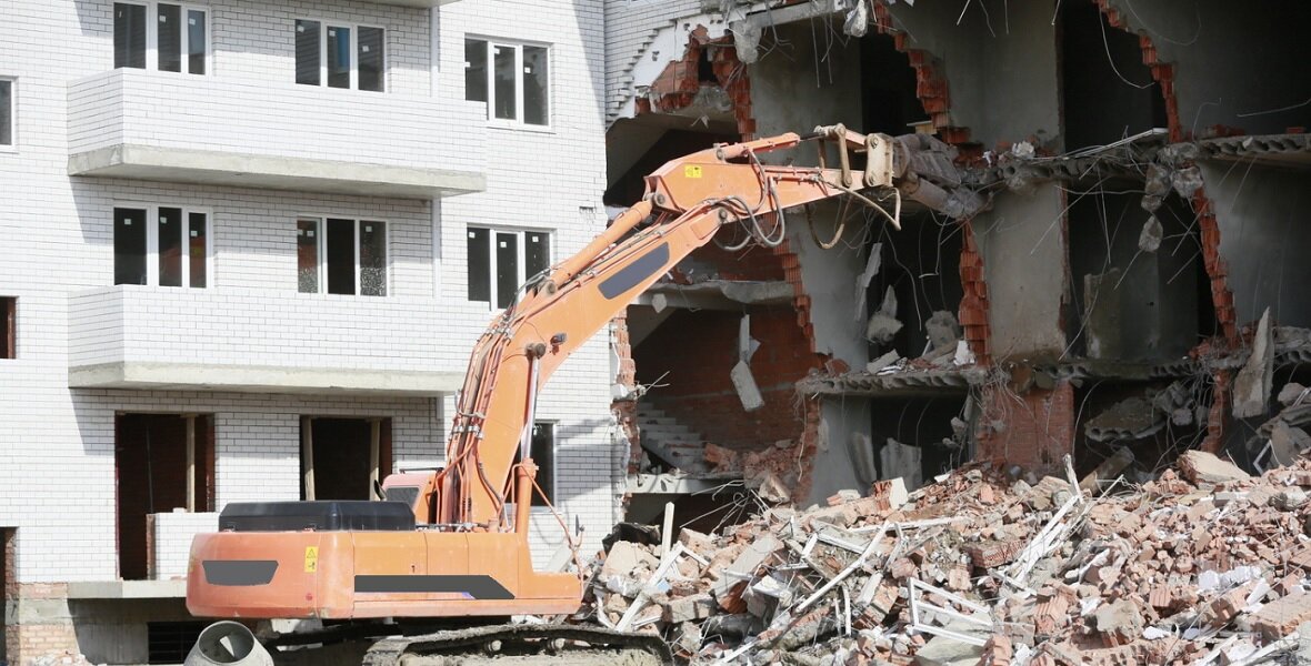 Снос ветхого жилья в балашихе мик керамика. Планируют снести. Самые опасные районы ульяновска. Легендарный дом молодежи сносят в волгограде фото. Снесли гаражи гтрк ставрополье.