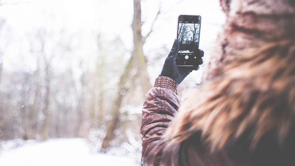 айфон зимой. разряжается на холоде. разряжается на холоде. телефон на морозе. телефон на морозе.