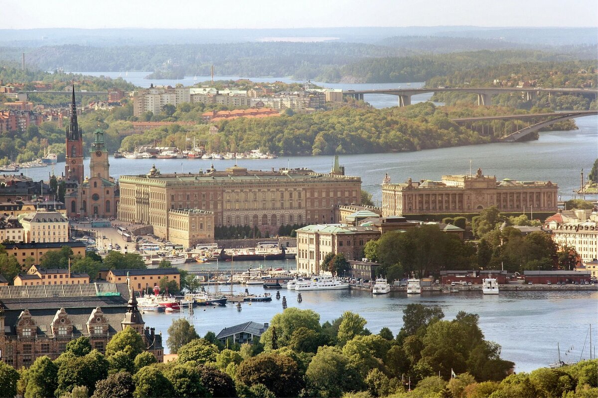 Источник фото: https://pixabay.com/photos/royal-palace-sweden-stockholm-377913/
