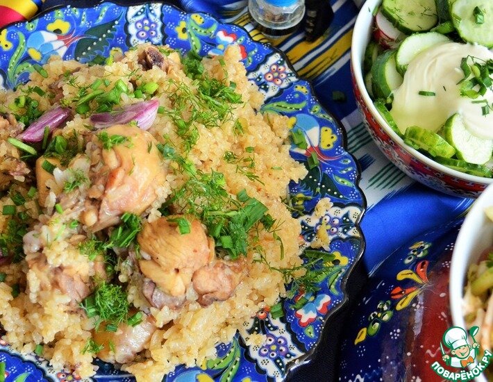 Один из вариантов плова, но без моркови. А чтоб не было скучно и бледно - свежая зелень, зира и сухая аджика, паприка - специи придадут блюду солнечный аппетитный цвет и аромат. Угощайтесь.