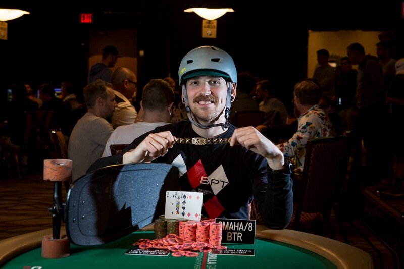 Анатолий "Dykalis" Зырин с любимым скейтбордом и новой прической на WSOP 2019 