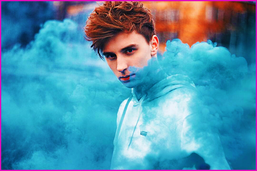 Это белорусский ютуб-блогер, ему всего 23 года