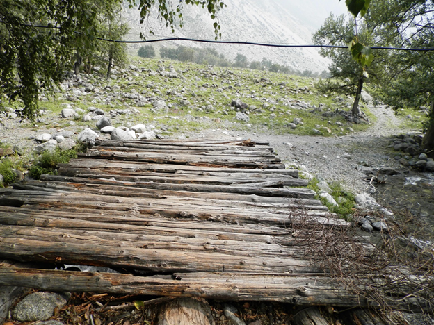 Мостик через речушку