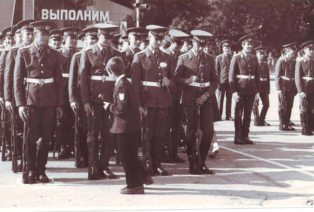 саратовское высшее авиационное училище летчиков. саратовское вваул выпуск 1989 года. саратовское авиационное училище лётчиков. саратовское летное училище. саратовское химическое военное училище.