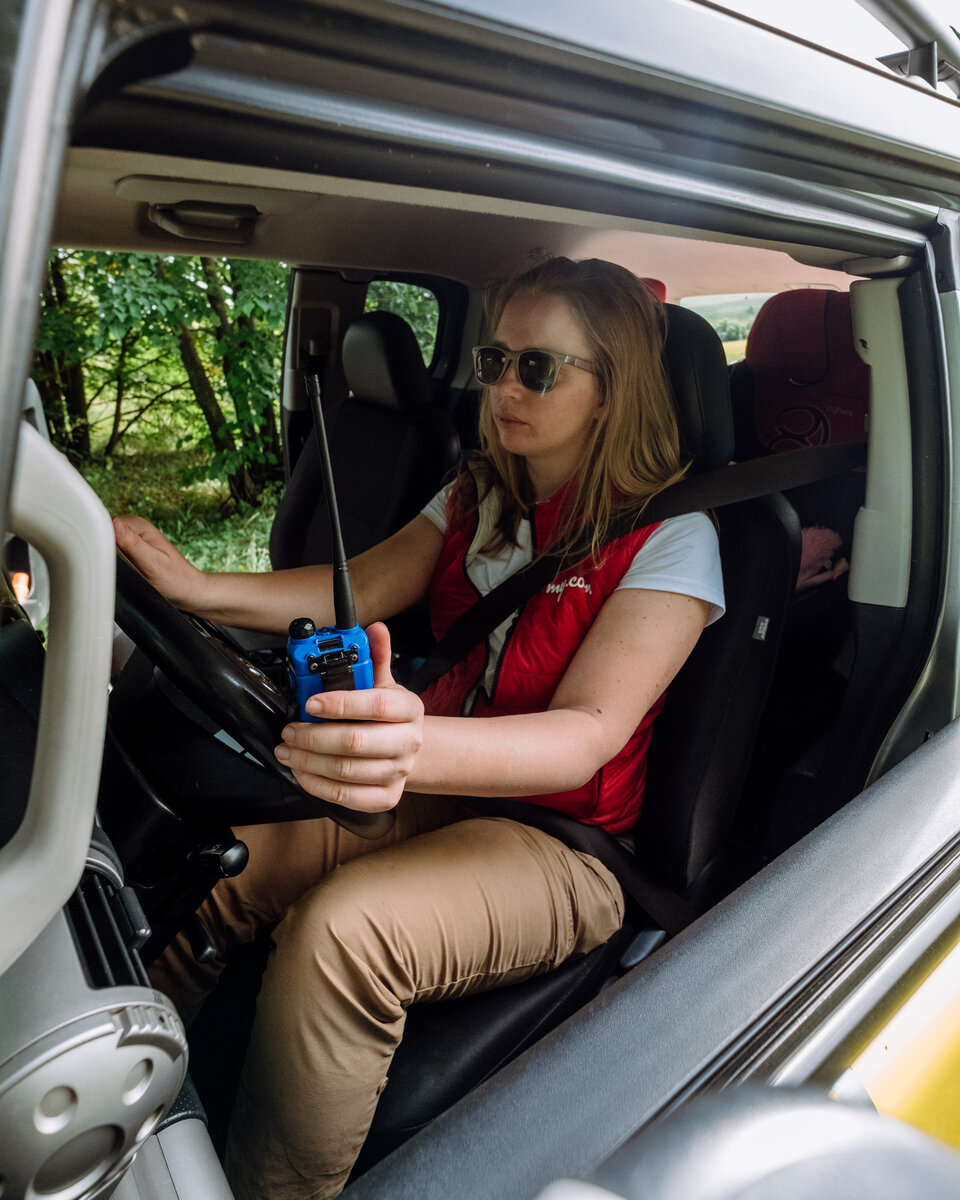 Да, примерно так я выгляжу, когда катаюсь за фотографиями для этого блога.