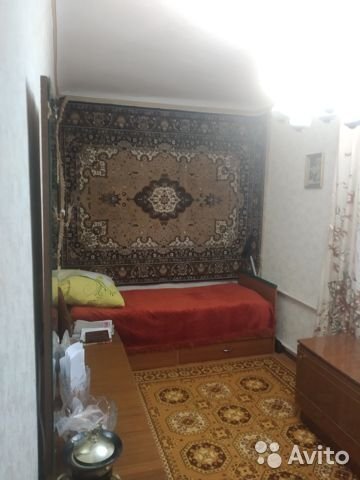 Зато стенка не холодная, а мягкая и приятная