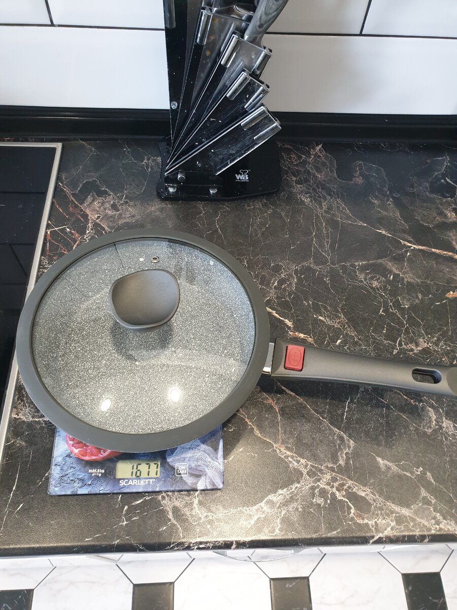 Вес сковороды с крышкой 1,677 кг