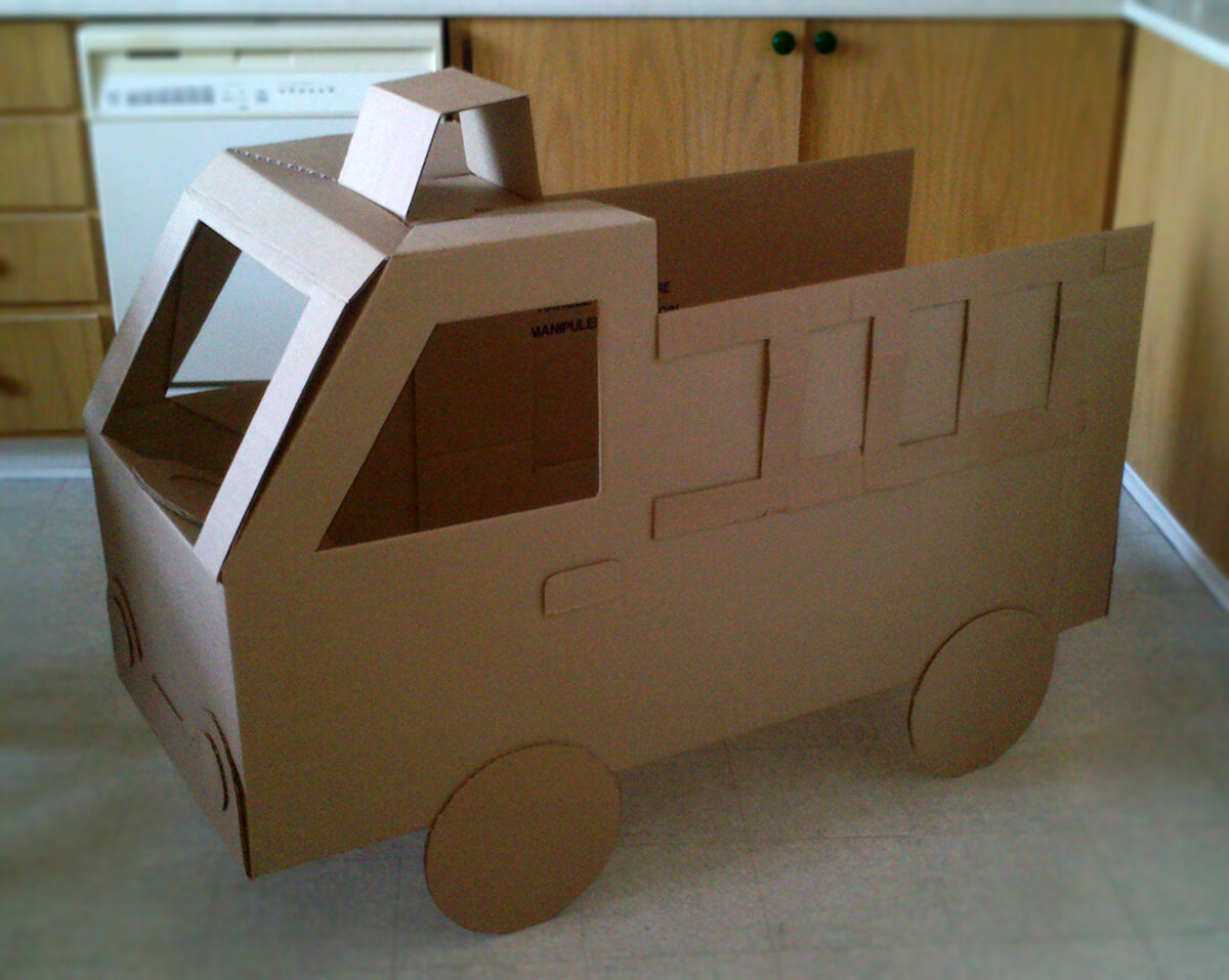 Машина из гофрированного картона детям