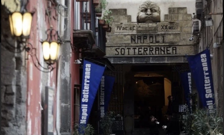 Вход в Napoli Sotterranea - так что же хранится в подземном царстве древнего города?