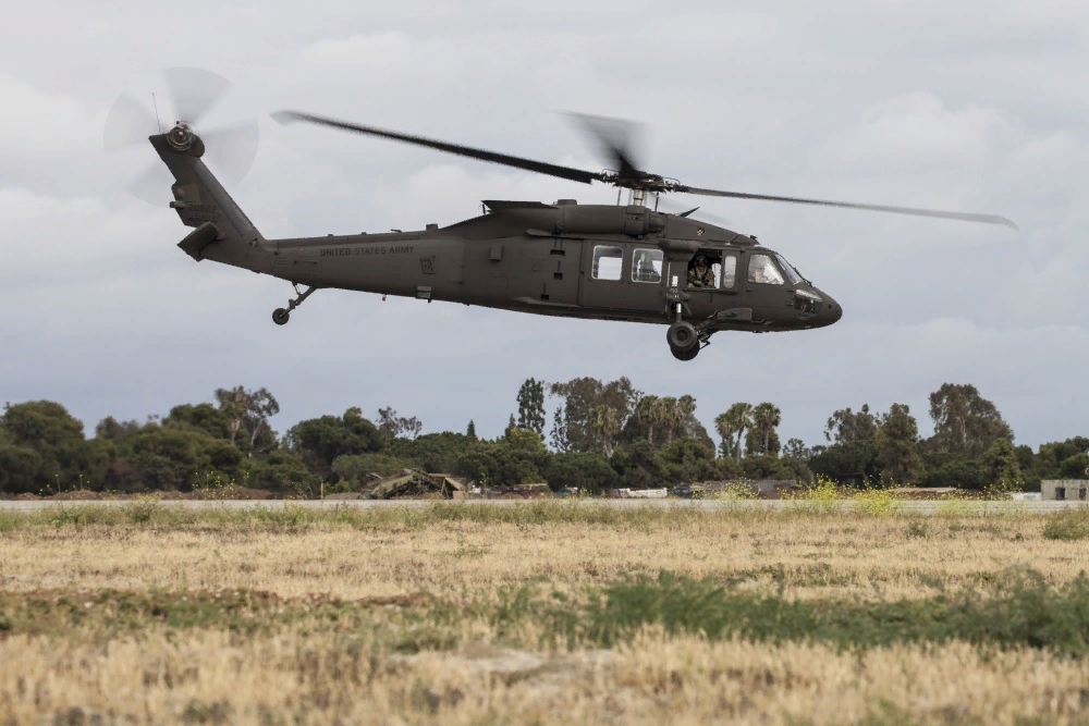 UH-60M Black Hawk из 1-го штурмового вертолетного батальона 140-го авиаполка Сухопутных войск Нацгвардии Калифорнии (U.S. Air National Guard photo by Senior Airman Crystal Housman / www.dvidshub.net)