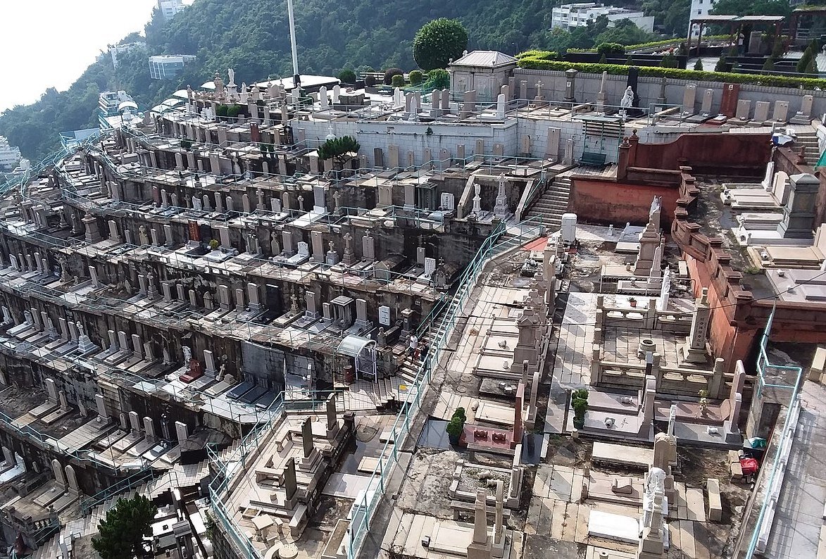 Верхние террасы Китайского христианского кладбища в Гонконге