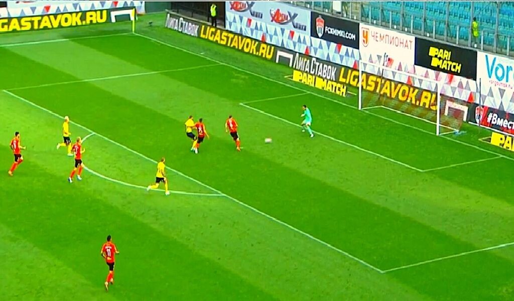 Комличенко открывает счет в матче