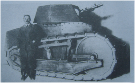 Рудольф Эрнст- Метцмайер у своего танка FT-1.