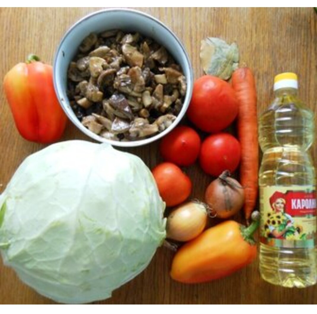 Я использую обжаренные грибочки(без ума от жареных грибов).но на вкус и цвет товарищей нет,так что Вы можете использовать и отварные;)