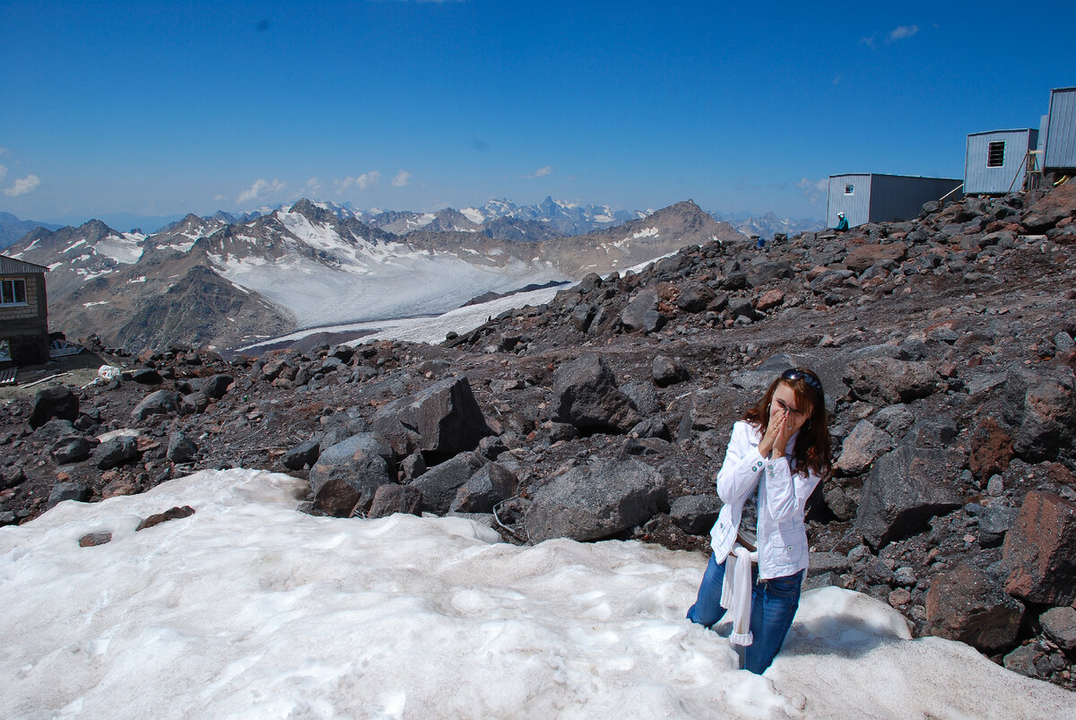 Эльбрус, высота 3500 над уровнем моря, станция Мир