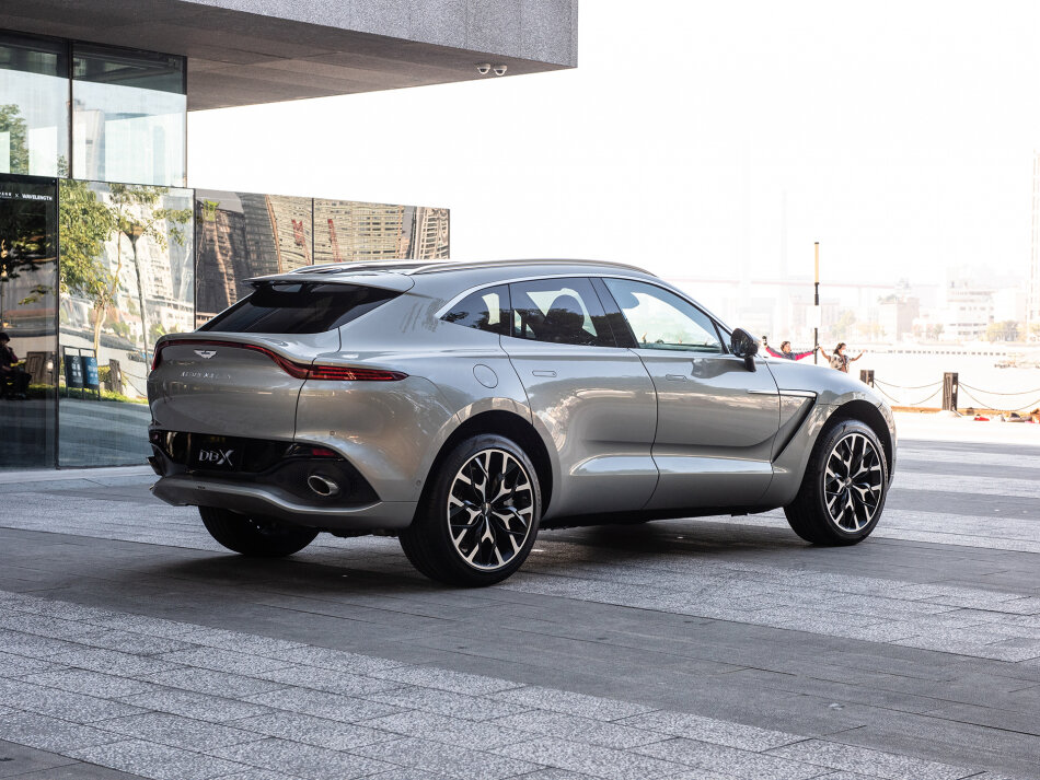 Aston Martin DBX Straight Six