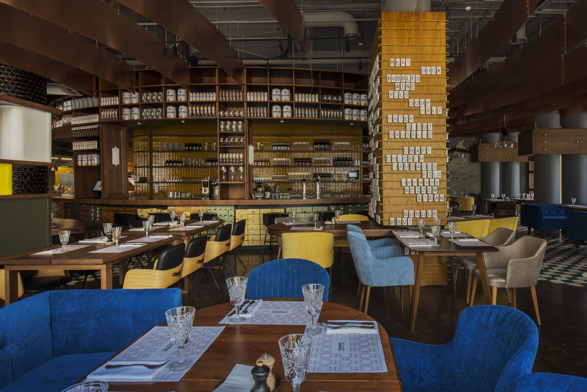 Интерьер ресторана Krombacher Beer Kitchen в Москве