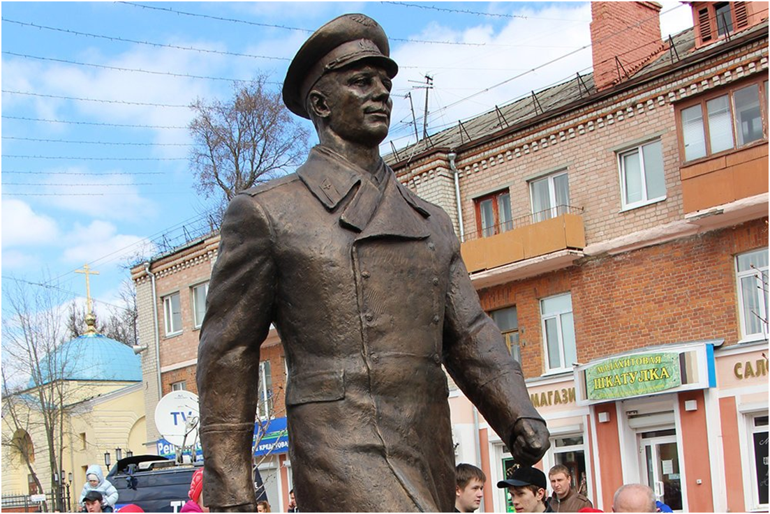 Памятник Юрию Алексеевичу Гагарину.