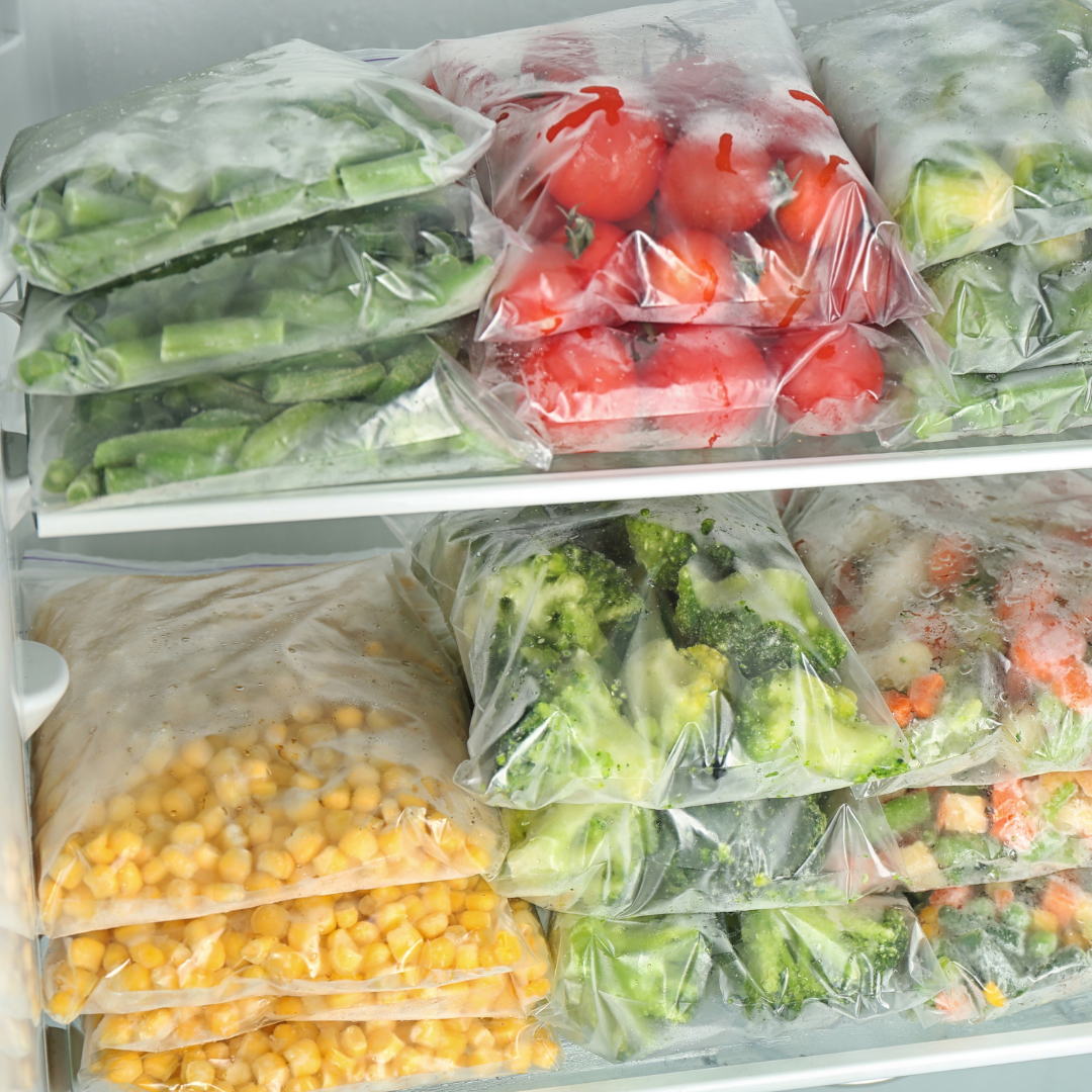 Замороженные продукты купить. Пакеты для заморозки овощей и фруктов. Замороженные продукты. Замораживание продуктов. Картон для охлажденных и замороженных продуктов.