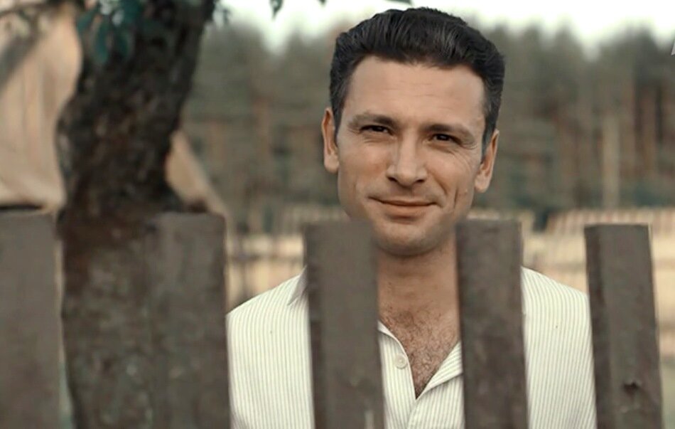 Антон Хабаров в сериале "Отчим". Источник фото: https://www.kino-teatr.ru/kino/movie/ros/ser/130453/foto/i4/879968/