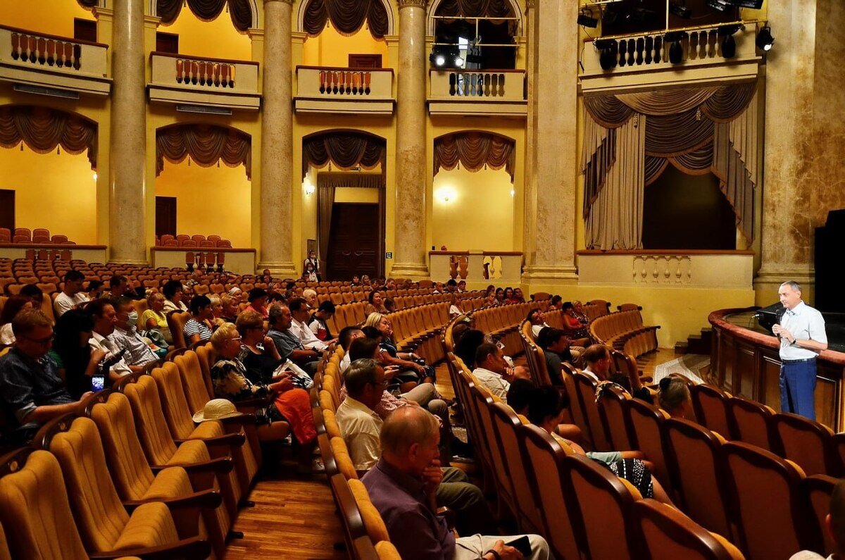 Кандидат в депутаты Виктор Тепляков