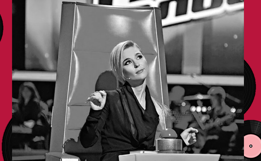 Пелагея в кресле наставницы. 