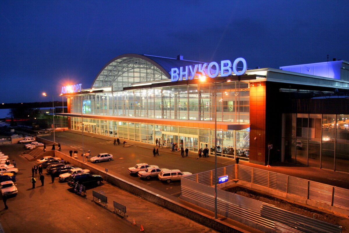 MOSCOW, RUSSIA. The Moscow¿s Vnukovo International Airport at night. (Photo ITAR-TASS)