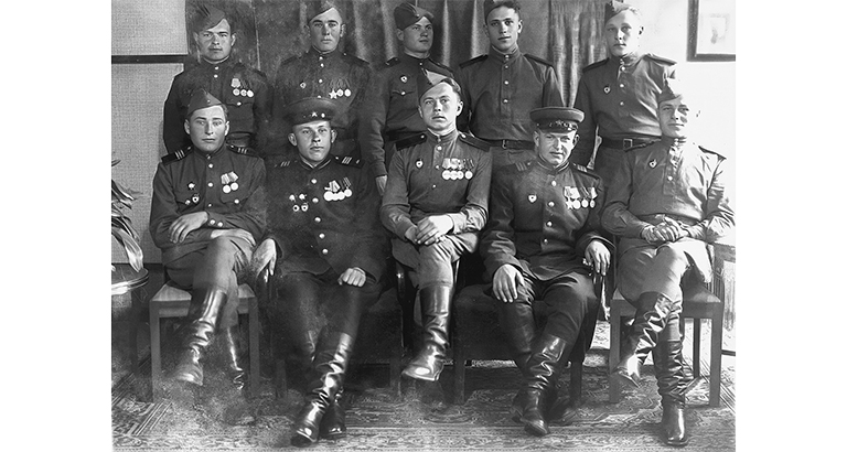 Германия, 1946 год. В.А. Корастелин в центре (сидит)