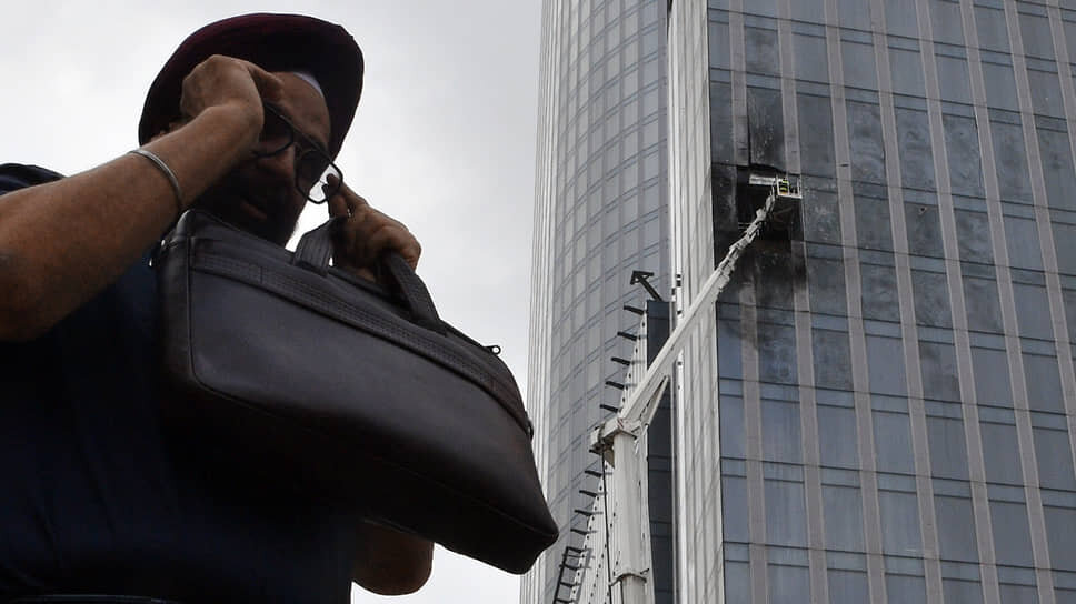    В «Москва-Сити» беспилотник подавлен средствами радиоэлектронной борьбы и врезался в недостроенное здание «Москва-Тауэр» Антон Новодерёжкин/Коммерсантъ