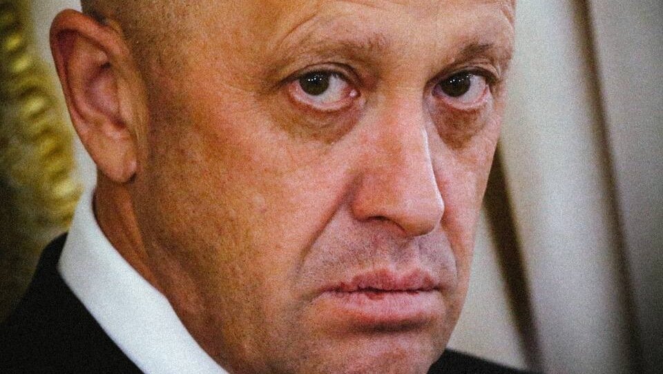     Росавиация 23 августа в 23 мск опубликовала в своем официальном тг-канале список пассажиров и экипажа самолета Embraer — 135. Ведомство подтвердило, что Евгений Пригожин был среди пассажиров.