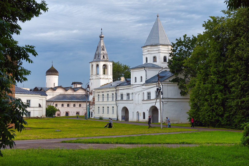 Воротная башня гостиного двора