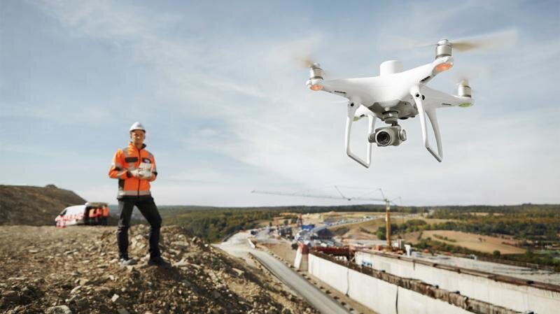 Квадрокоптер DJI Phantom 4 RTK оптимально подходит для геодезических исследований разного уровня сложности. Изображение взято с блога dji-blog.ru