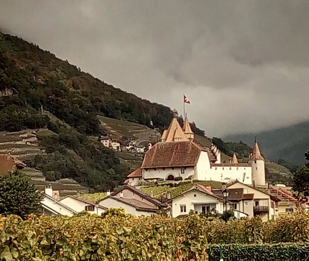 Замок Эгль (Château d’Aigle) в одноименном швейцарском городе. Фото автора