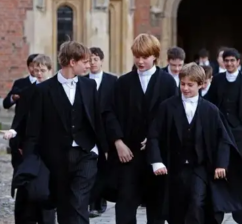 Английские принцы тоже учатся не в дворовой школе, а далеко от дома)