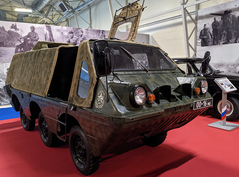 опытный полноприводный трехосный плавающий автомобиль Луцкого автозавода