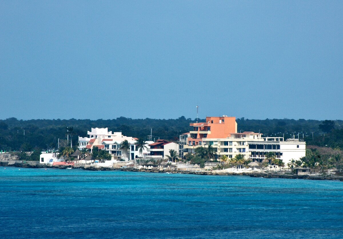 Цвет моря - потрясающий!