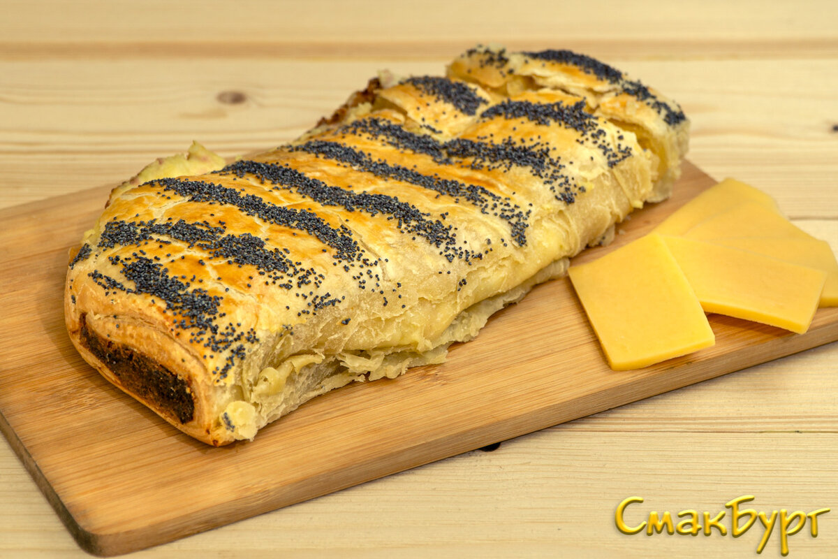 Аппетитный и очень вкусный рулет с картофельной начинкой для всей семьи!