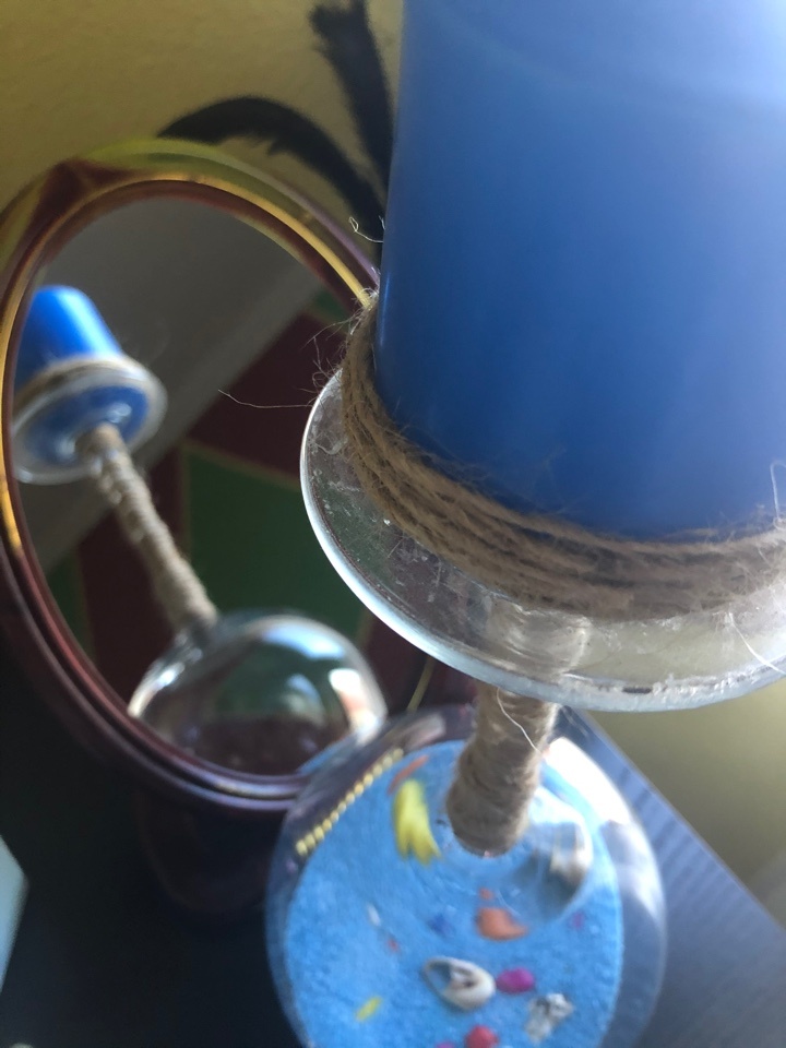 Фото отражения в зеркале. Свеча и зеркало.