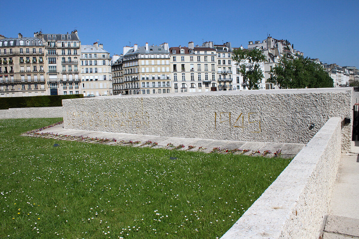 Вход в мемориальный комплекс, фото автора. Листайте галерею