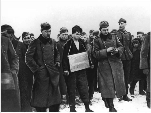  Зоя Космодемьянская. Деревня Петрищево. Ноябрь 1941