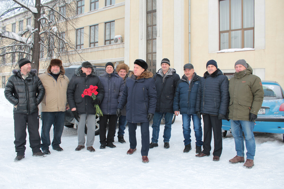 Все 10 человек