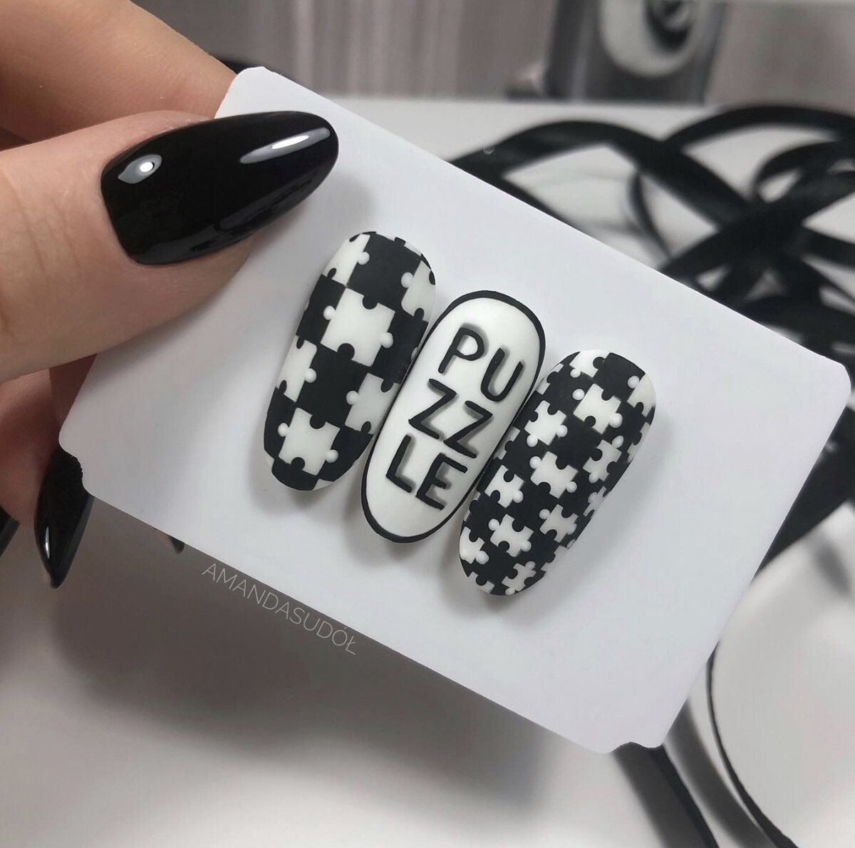 Черно белый маникюр