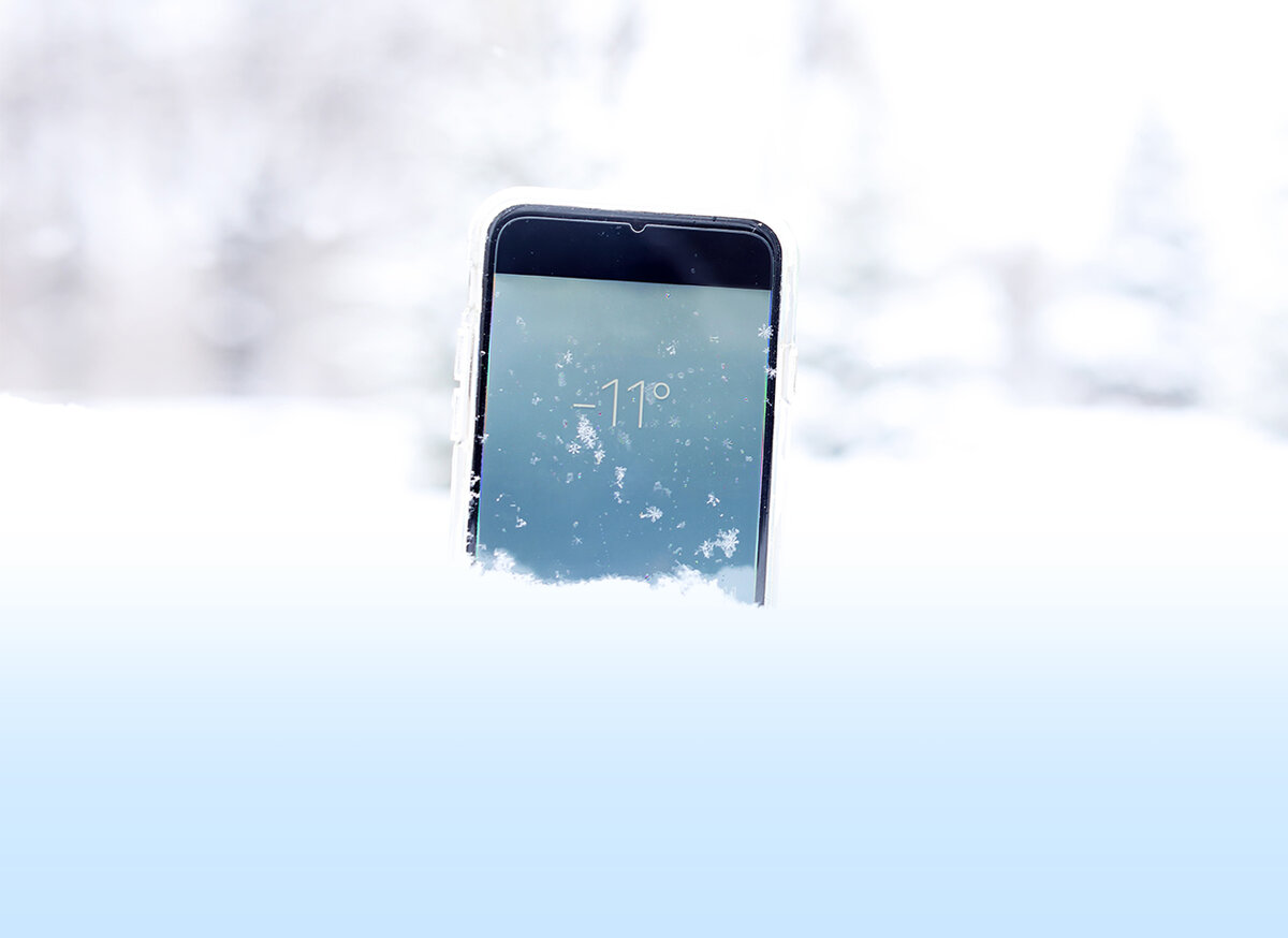 Зима — враг техники: чем мороз грозит смартфонам и наушникам и что с этим делать