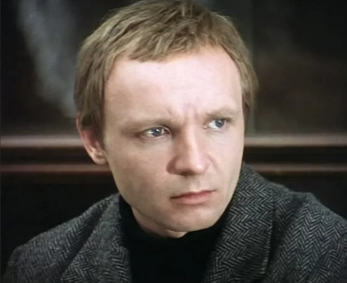 кадр из фильма "Ирония судьбы". Мягков в роли Лукашина