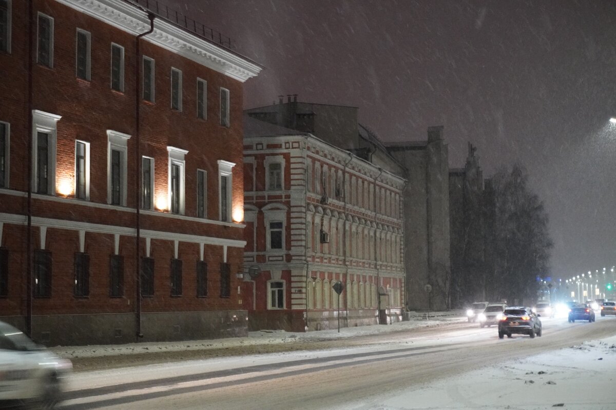 Фото сделано прямо под стенами Нижегородского Кремля