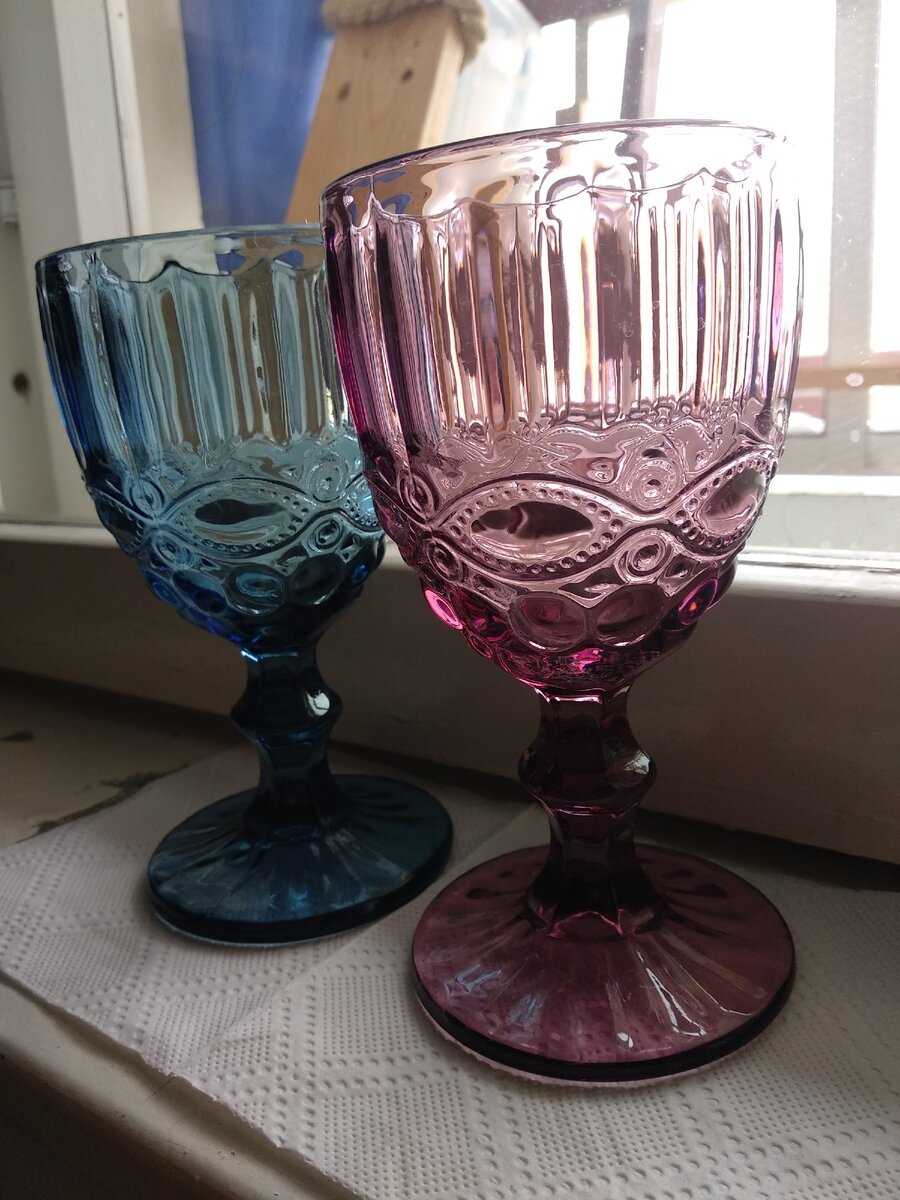 Мои недавние покупки - бокалы в средневековом стиле. Подойдут к любому празднику, как мне кажется. 